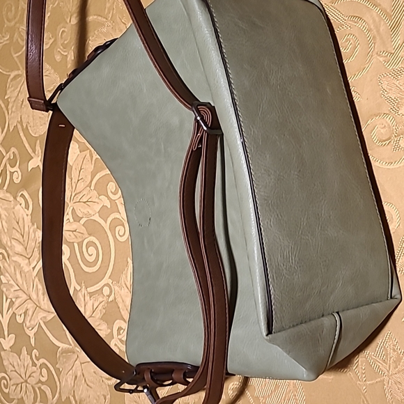 Faux leather, sage green bag, with removable crossbody strap. - Picture 4 of 4